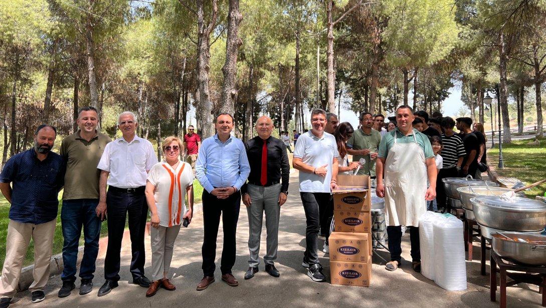 Alaşehir Selahattin-Zuhal Barutçuoğlu Anadolu Lisesi 'nin Alaşehir Cumhuriyet parkında geleneksel sokak oyunlarıyla birlikte Gençlik Etkinlikleri