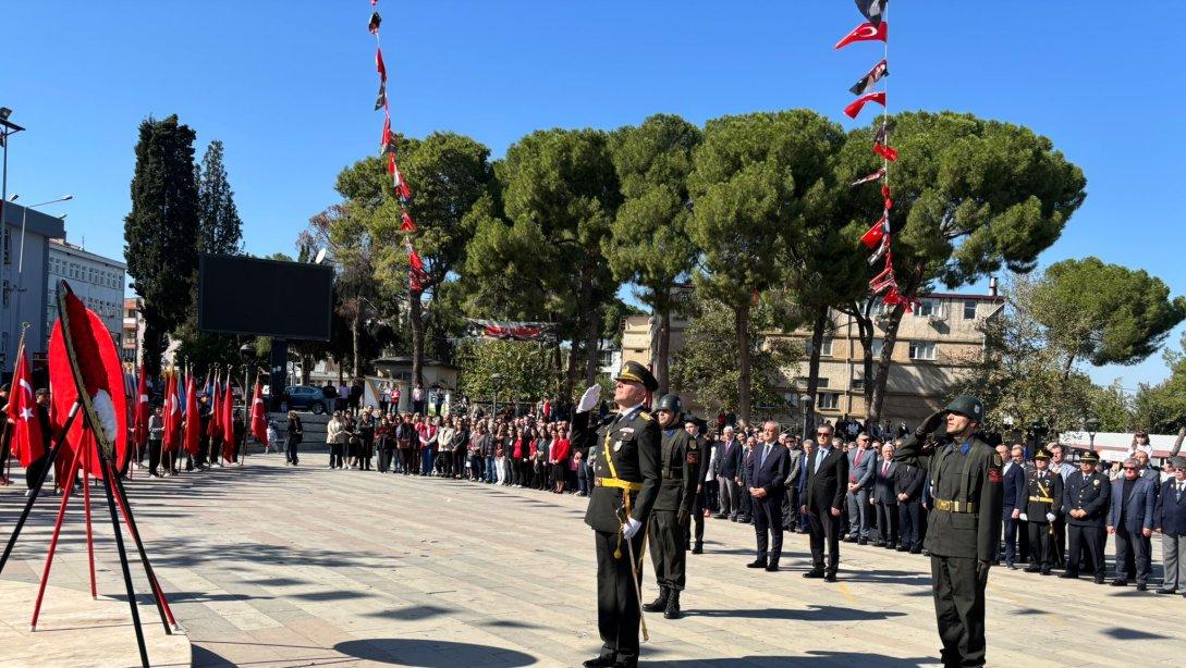 29 Ekim Cumhuriyet Bayramı Çelenk Töreni Cumhuriyet ve Demokrasi Meydanı'nda yapıldı.