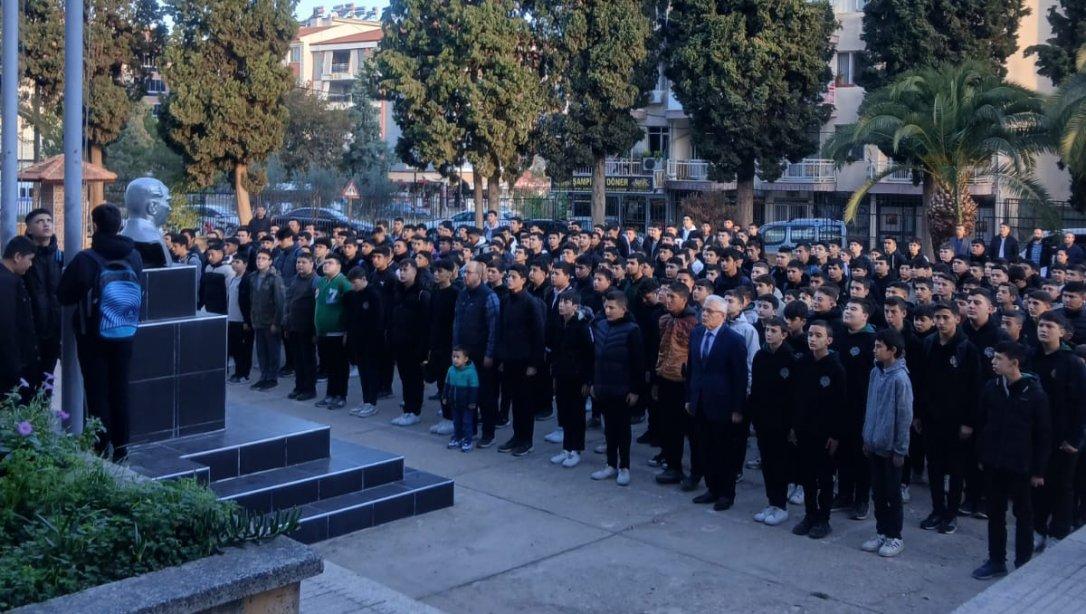 İlçe Milli Eğitim Müdürümüz Fikri Çetinkaya, hafta başı Bayrak Törenine  ALAŞEHİR ŞEHİT EVREN KARA MESLEKİ VE TEKNİK ANADOLU LİSESİ'nde katıldı.